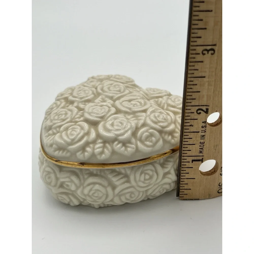 LENOX ROSE JEWELRY TRINKET BOX HEART SHAPED CREAM GOLD TRIM LID PORCELAIN CLASSY